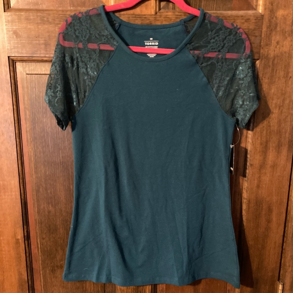 Torrid Sz 00 Lace Raglan Foxy Tee NWT